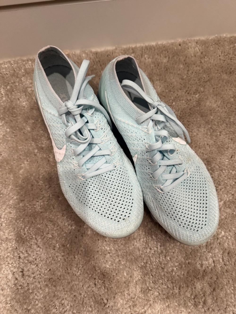 Nike VaporMax Flyknit Sneakers in Light Blue with White Swoosh - Picture 2 of 3